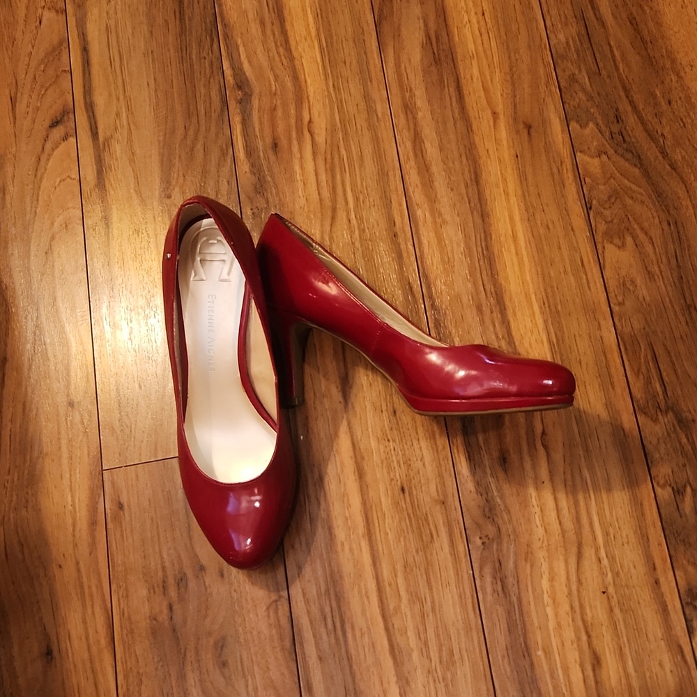 Red stiletto size 8 round toe